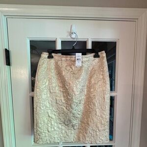 NWT Ann Taylor Loft size -6- gold color skirt( measurements in photos)